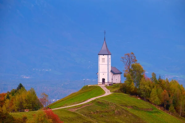 Kyrkan St. Primoz i Slovenien — Stockfoto