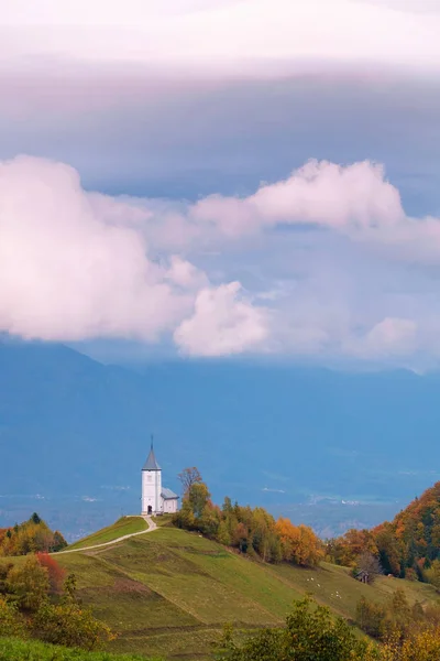 Kerk van St. Primoz in Slovenië — Stockfoto