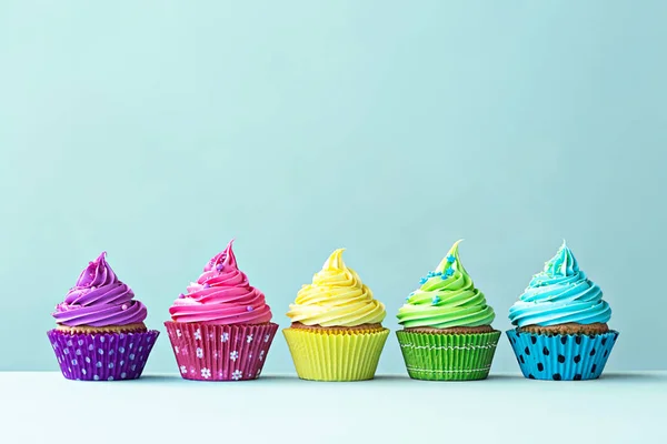Cupcakes auf blau — Stockfoto
