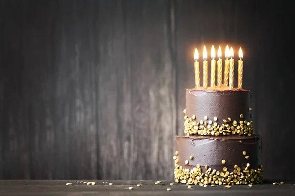 Pastel de cumpleaños de chocolate — Foto de Stock