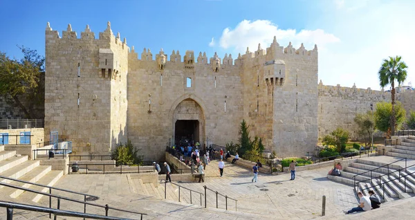 Puerta de Damasco, entrada del norte en la parte antigua de Jerusalén, Israel — Foto de Stock