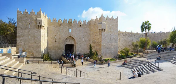 Puerta de Damasco, entrada del norte en la parte antigua de Jerusalén, Israel — Foto de Stock