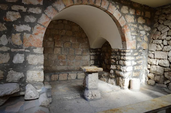 Silla de piedra antigua para predicar en la iglesia — Foto de Stock