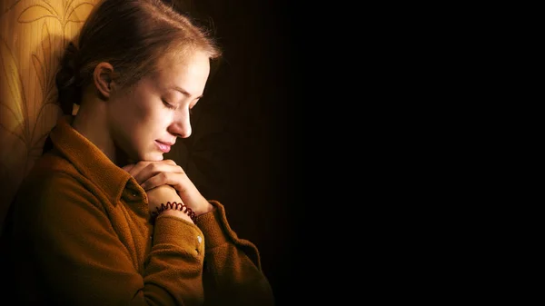 stock image Young woman praying