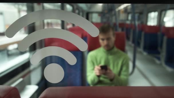 Modern Trenin Içindeki Tabelası Arka Planda Akıllı Telefon Kullanan Kişi — Stok video