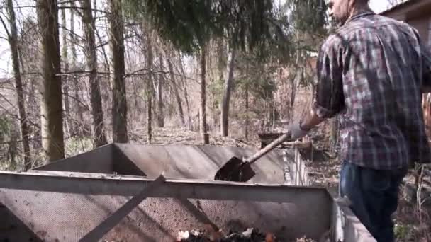 Spring work in local garden. Farmer turning compost pile to aerate and mix up. Composting, permaculture, zero waste gardening, sustainable living, organic fertilizer from kitchen and garden waste. — Stock Footage Spring Work Local Garden Farmer Turning Compost Pile Aerate Mix Stock Footage