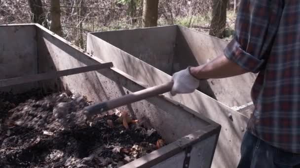 Spring work in local garden. Slow motion farmer turning compost heap to aerate and mix up. Composting, permaculture, zero waste gardening, sustainable living. Kitchen and garden waste like fertilizer. — Stock Footage Spring Work Local Garden Slow Motion Farmer Turning Compost Heap Stock Footage