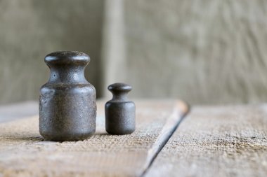 İki eski ağırlık