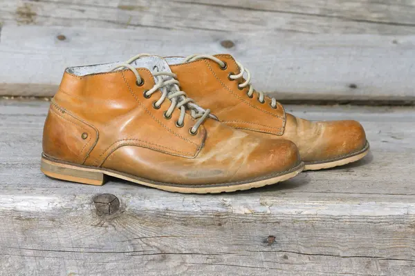 Eski bir çift ayakkabı — Stok fotoğraf
