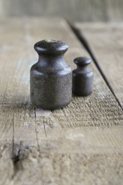 İki vintage ağırlıkları