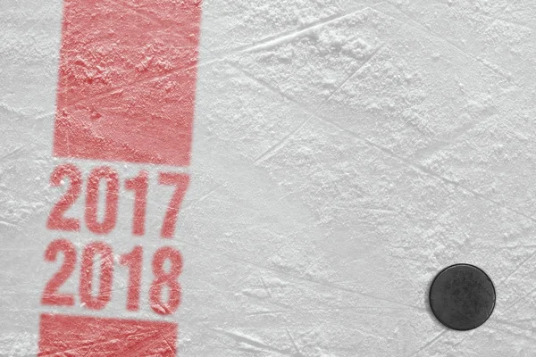 Puck de hockey sobre hielo, temporada 2017-2018 —  Fotos de Stock