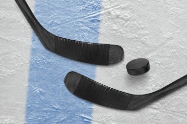 İki hokey sopaları ve mavi çizgi üzerinde bir çamaşır makinesi