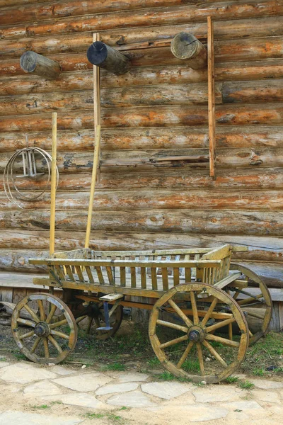 Old cart near the wall of the house — Stock Photo, Image