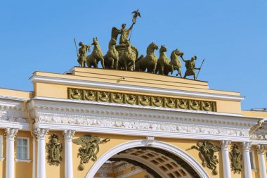 St bina Genel Kurmay kemer üzerinde bronz savaş arabası. 