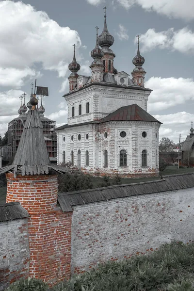 Medeltida ryskt kloster — Stockfoto