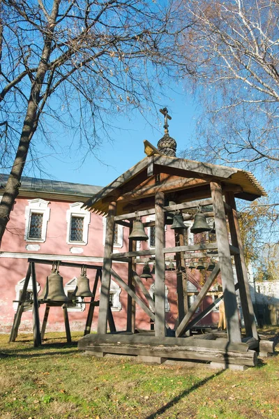 Starożytne rosyjskie dzwony klasztorne — Zdjęcie stockowe