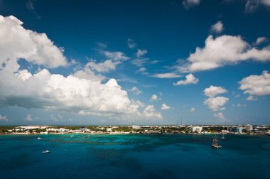 Grand Cayman kıyı şeridi