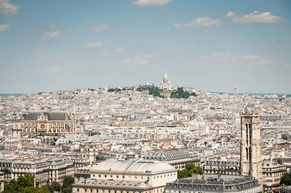 Veduta aerea di Parigi con Sacre-Couer sullo sfondo — Foto Stock