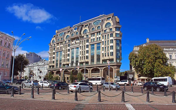 Luxueux Hôtel Intercontinental dans la partie la plus visitée de la ville. Seuls les riches restent ici pour la nuit. InterContinental Hotels & Resorts compte plus de 180 hôtels — Photo