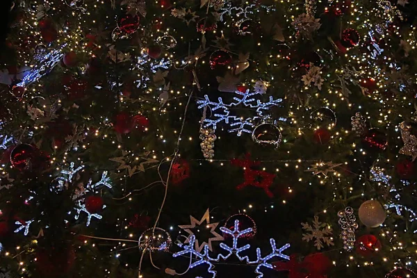 Deel van mooie glanzende kerstbomen — Stockfoto