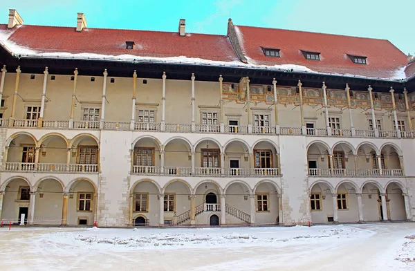 Yard slavného hradu Wawel v Krakově, Polsko — Stock fotografie