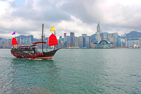 Puerto de Hong Kong con basura turística — Foto de Stock