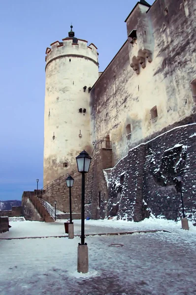 Parte del castillo de Hohensalzburg en invierno, Salzburgo, Austria —  Fotos de Stock