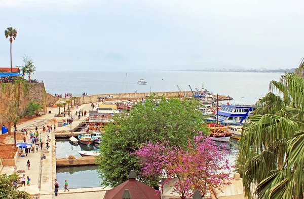 A kikötő az óvárostól (Kaleici), Antalya, Törökország — Stock Fotó