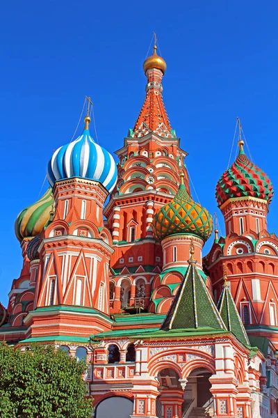 St. Basils cathedral on Red Square in Moscow, Russia — Stock Photo, Image