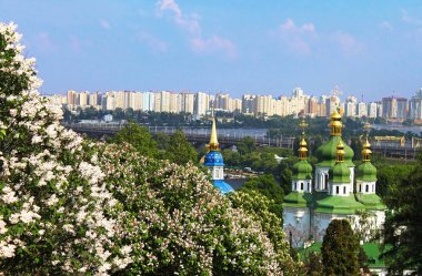 Vidubichi Manastırı ve şehrin içinde-ebilmek, Kiev, Ukrayna