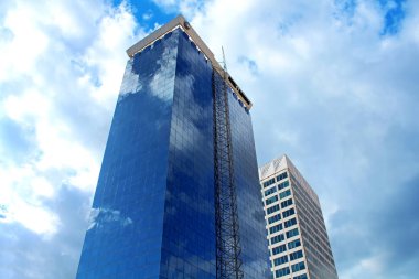 Repsol bina Barcelona, Katalonya, İspanya'daki gökdelendir. 1993 yılında tamamlanmış, 20 kat vardır ve 77 metre yükselir