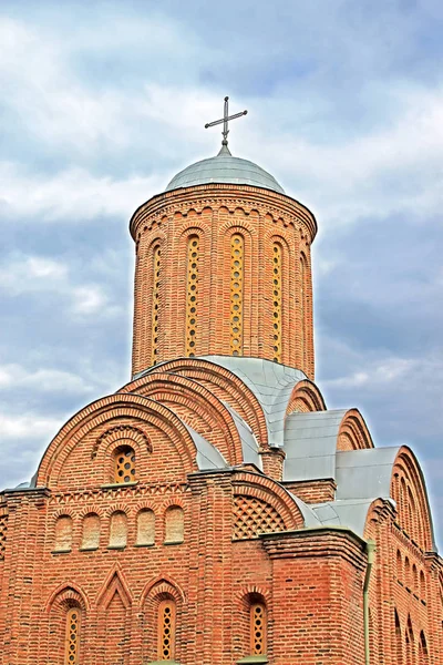 Widok z góry Piatnickiej Kościoła w Czernigow, Ukraina - pomnik z XII wieku — Zdjęcie stockowe