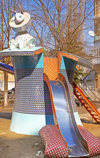 The children's Alice in Wonderland playground in Picturesque Alley by sculptor Konstantin Skretutskiy — Stock Photo, Image