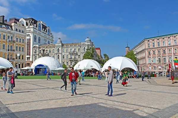 Fanzone für den internationalen Song-Wettbewerb Eurovision-2017 auf dem Sofia-Platz in Kyiv — Stockfoto