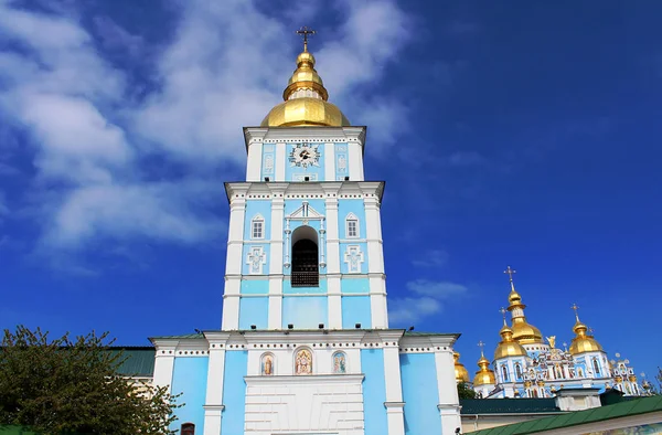 St. Michael's Golden klasztor kopułą. Składa się na katedrę w Kijowie, stolicy Ukrainy. Słynne miejsca religijnego na Ukrainie — Zdjęcie stockowe