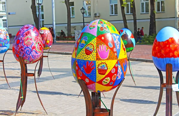 Painted eggs. Street festival of large Easter eggs on Mikhailovska Square — Stock Photo, Image