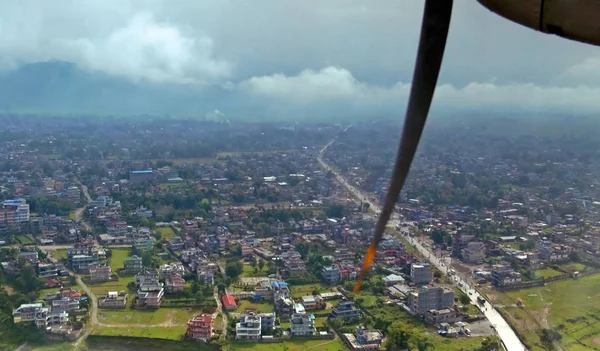 Blick auf Pokhara aus dem Flugzeug, Nepal — Stockfoto