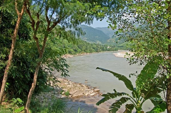 Blick auf den Fluss in Nepal — Stockfoto