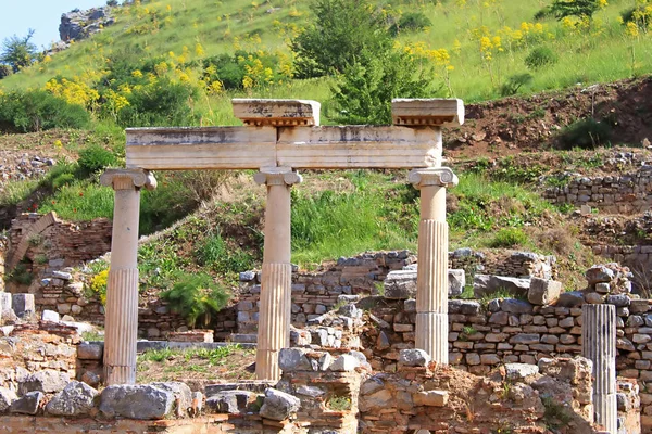 Las ruinas de Éfeso. Antigua ciudad griega en la costa de Ionia, cerca de Selcuk. Provincia de Izmir. Pavo. Asia Menor — Foto de Stock