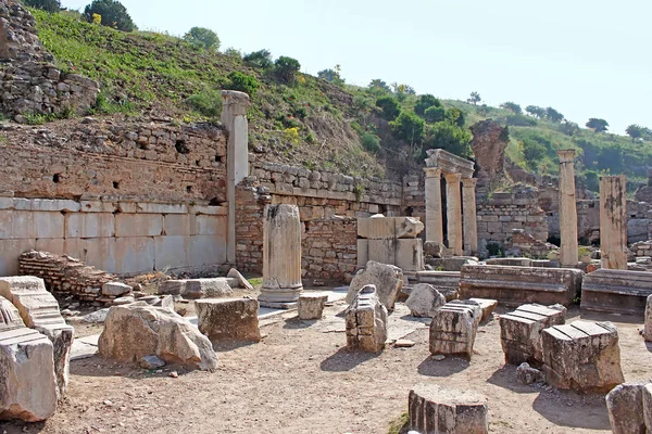 Éfeso ruínas. Cidade grega antiga na costa da Jônia perto de Selcuk. Na província de Izmir. A Turquia. Ásia Menor — Fotografia de Stock