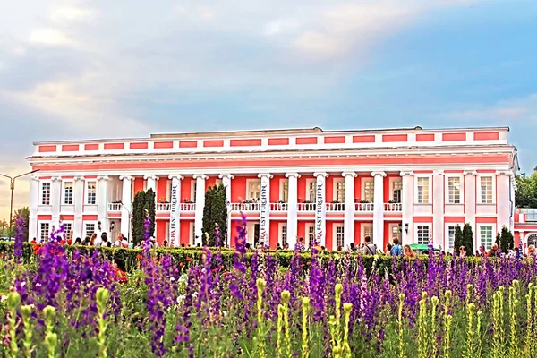 OperaFestTulchyn, festival internacional de ópera ao ar livre, foi realizada em Tulchyn, no território do Palácio Potocki, região de Vinnytsia, Ucrânia — Fotografia de Stock