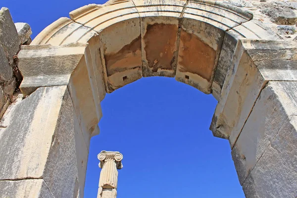 Éfeso ruínas. Cidade grega antiga na costa da Jônia perto de Selcuk. Na província de Izmir. A Turquia. Ásia Menor — Fotografia de Stock