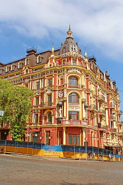 Kiev neo-Rönesans tarzında eski binada. Otel "Rönesans Kiev". 1899-1902 yılında inşa — Stok fotoğraf