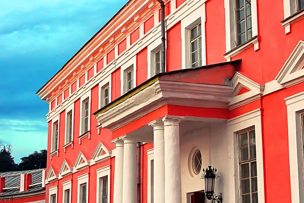 Ancient palace of the Polish tycoons Potocki in Tulchyn, Ukraine on the sunset — Stock Photo, Image