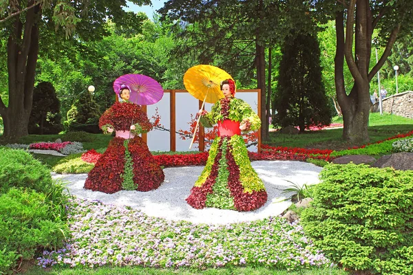 Exposição de flores "Japão através dos olhos da Ucrânia" no Pólo Spivoche em Kiev, Ucrânia. Exposição de flores é dedicada ao Ano do Japão na Ucrânia — Fotografia de Stock