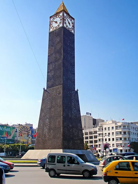 Tunus 'un merkez meydanındaki saat kulesi anıtı. — Stok fotoğraf