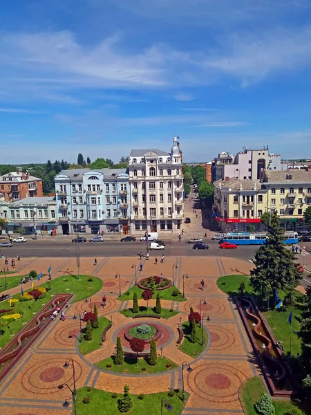 Vista da Praça Soborna e antigo hotel "Savoy" (1912), agora é o hotel "Ucrânia", Vinnytsia, Ucrânia — Fotografia de Stock