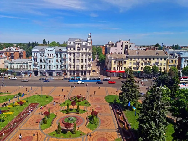 Weergave van Soborna square en voormalige hotel "Savoy" (1912), nu het hotel "Oekraïne", Vinnytsja, Oekraïne is — Stockfoto