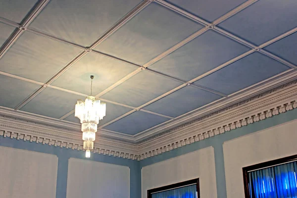 Schöne decke in der blauen halle in chernivtsi universität, westukraine, europa — Stockfoto