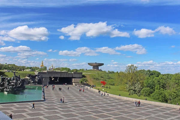 Monumen WW2 era Soviet di Museum Negara Ukraina Perang Patriotik Besar, Kyiv, Ukraina — Stok Foto